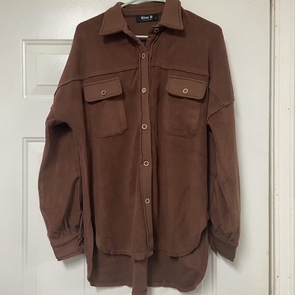 Shacket - Picture 3 of 3